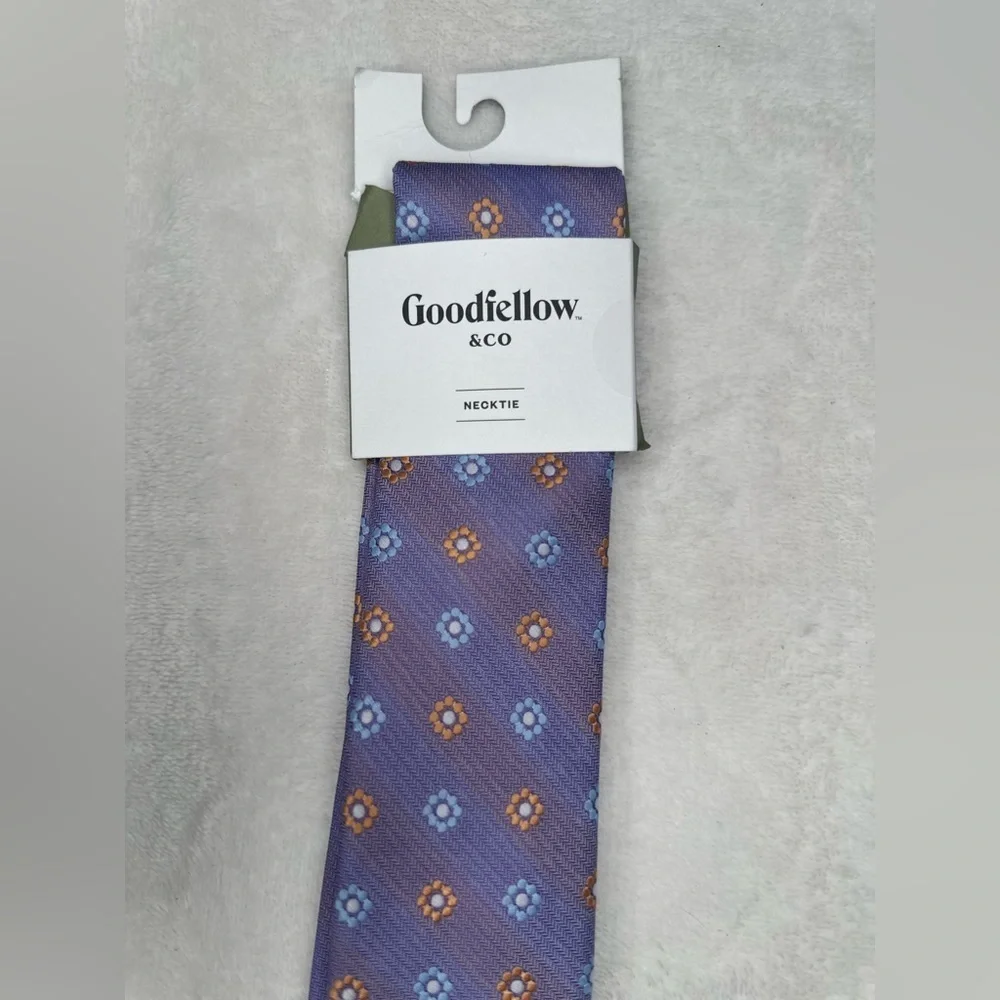 Good fellow & Co Men's Purple Floral   Neck Tie One Size